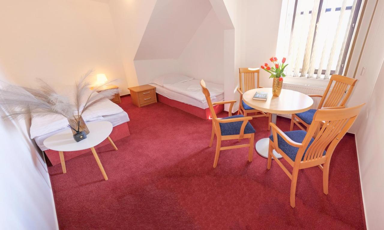 Penzion A Restaurace U Cervinku Cista u Horek Exteriör bild
